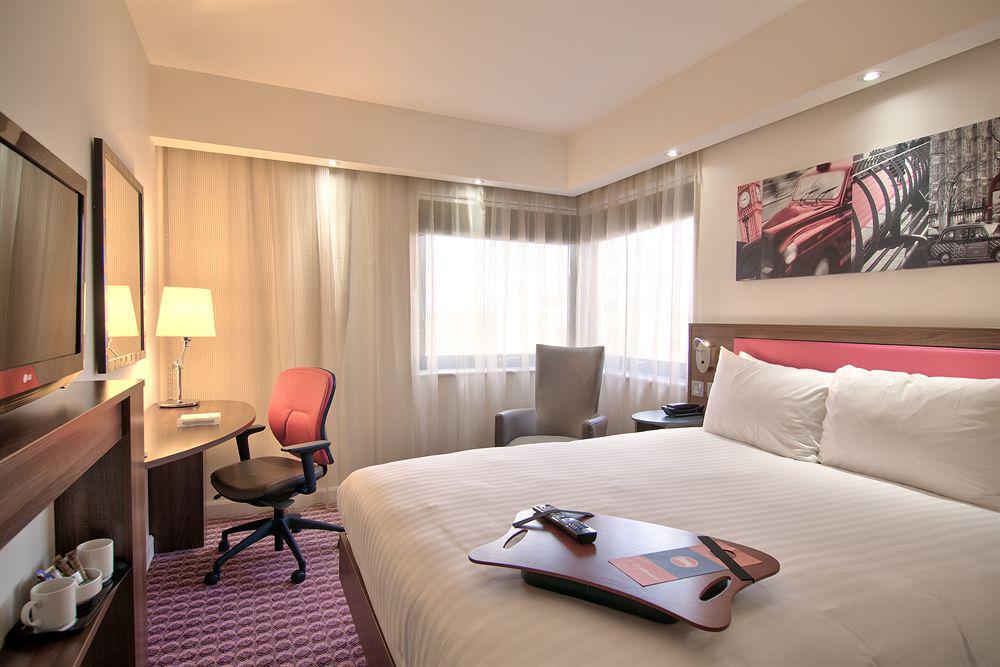 Hampton By Hilton London Croydon Hotel ภายนอก รูปภาพ