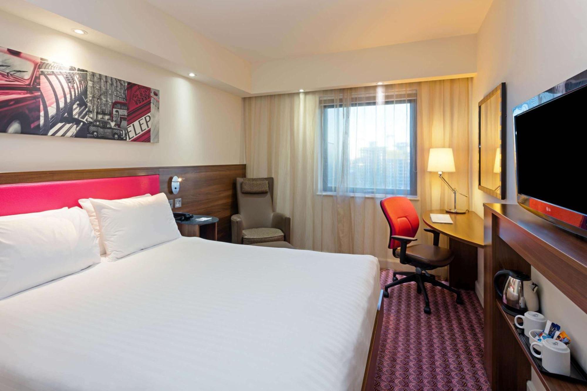 Hampton By Hilton London Croydon Hotel ภายนอก รูปภาพ