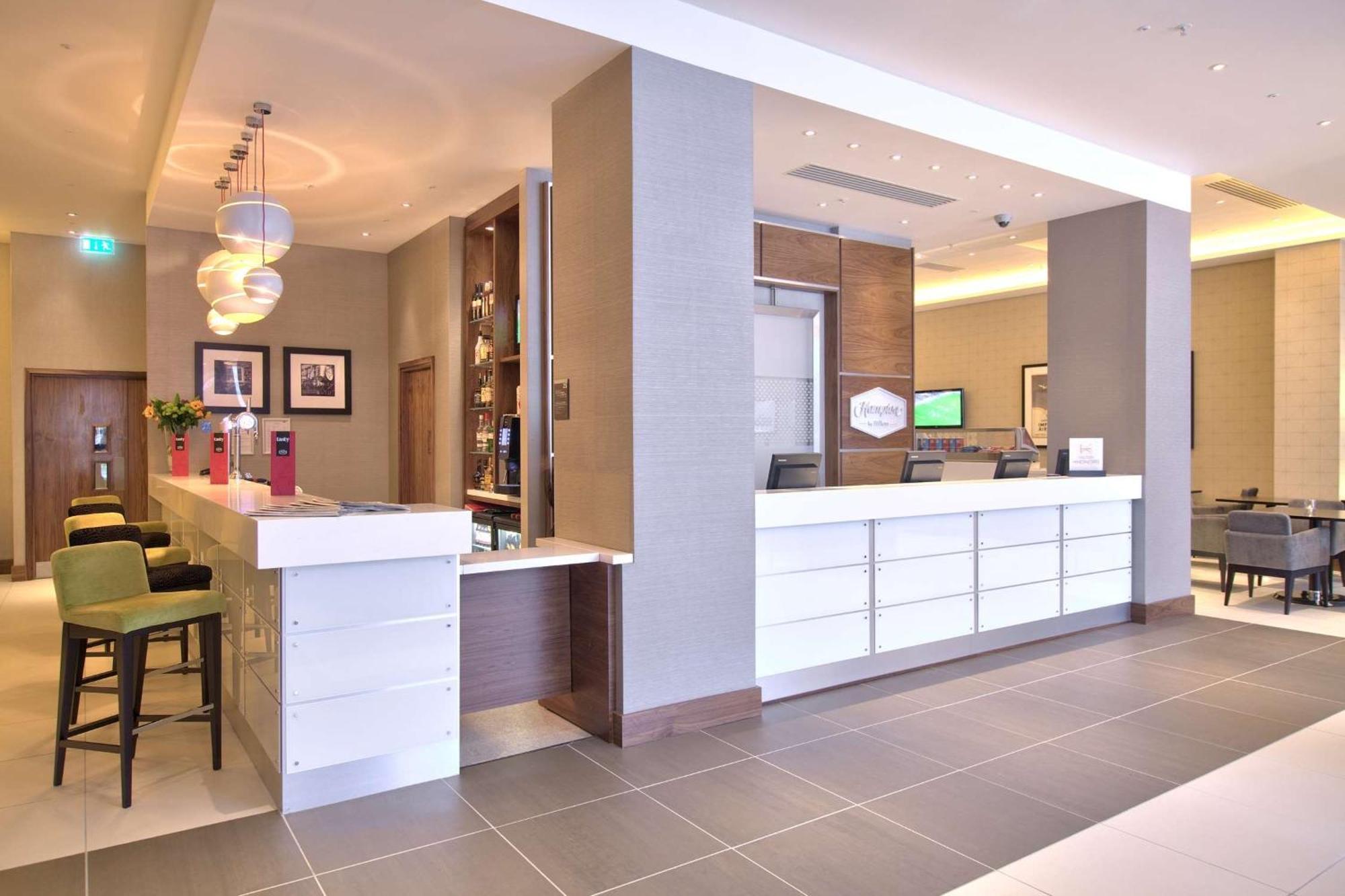 Hampton By Hilton London Croydon Hotel ภายนอก รูปภาพ
