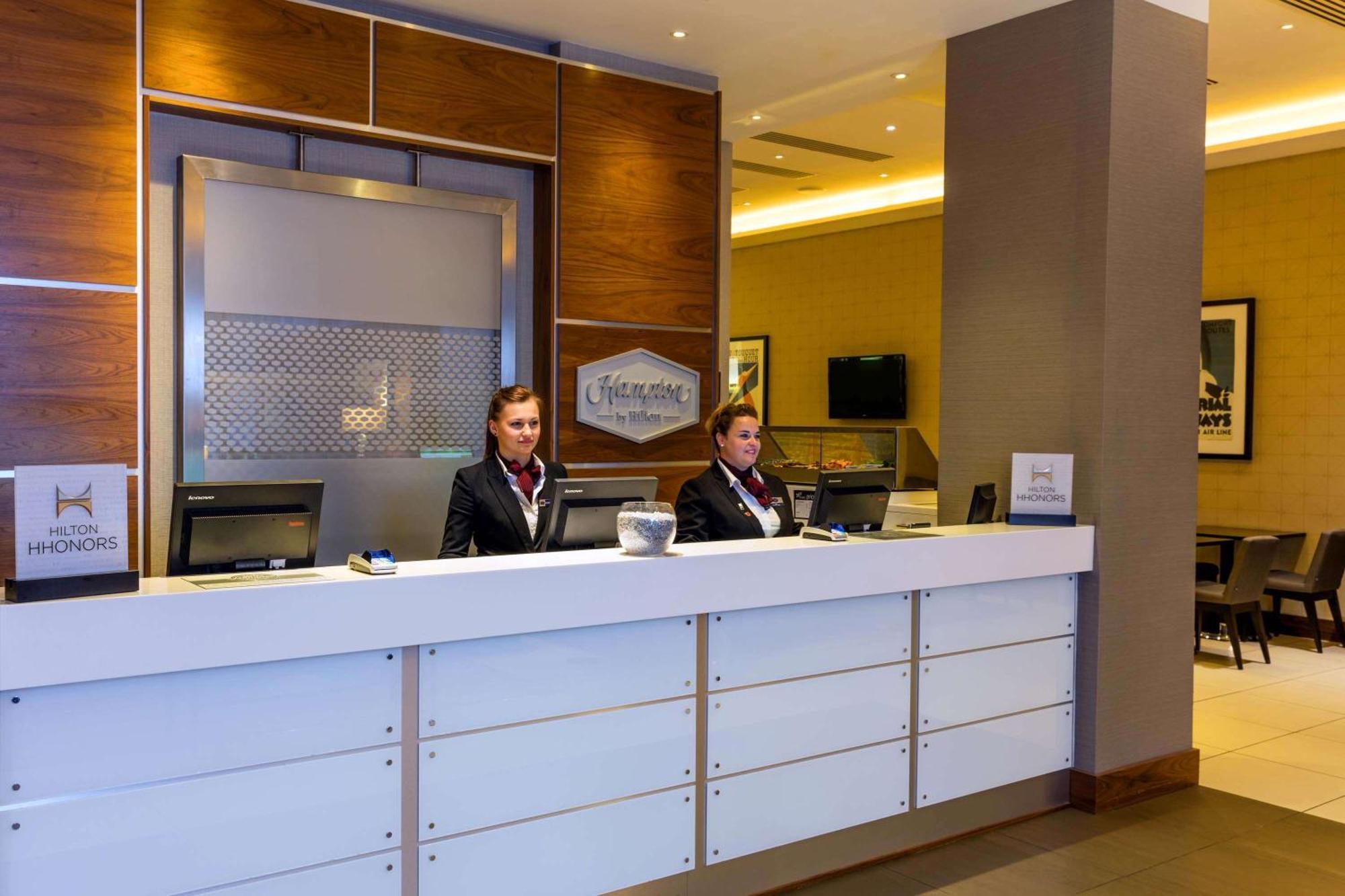 Hampton By Hilton London Croydon Hotel ภายนอก รูปภาพ