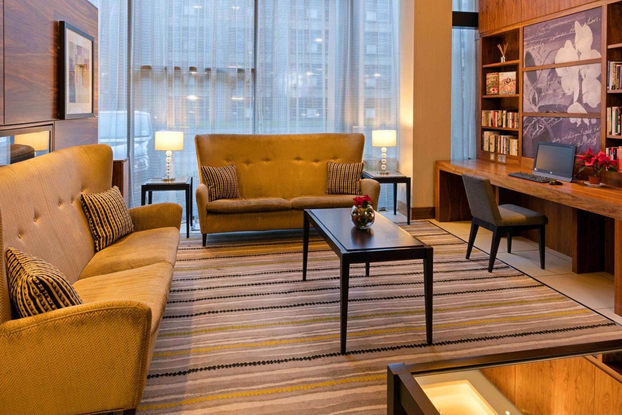 Hampton By Hilton London Croydon Hotel ภายนอก รูปภาพ